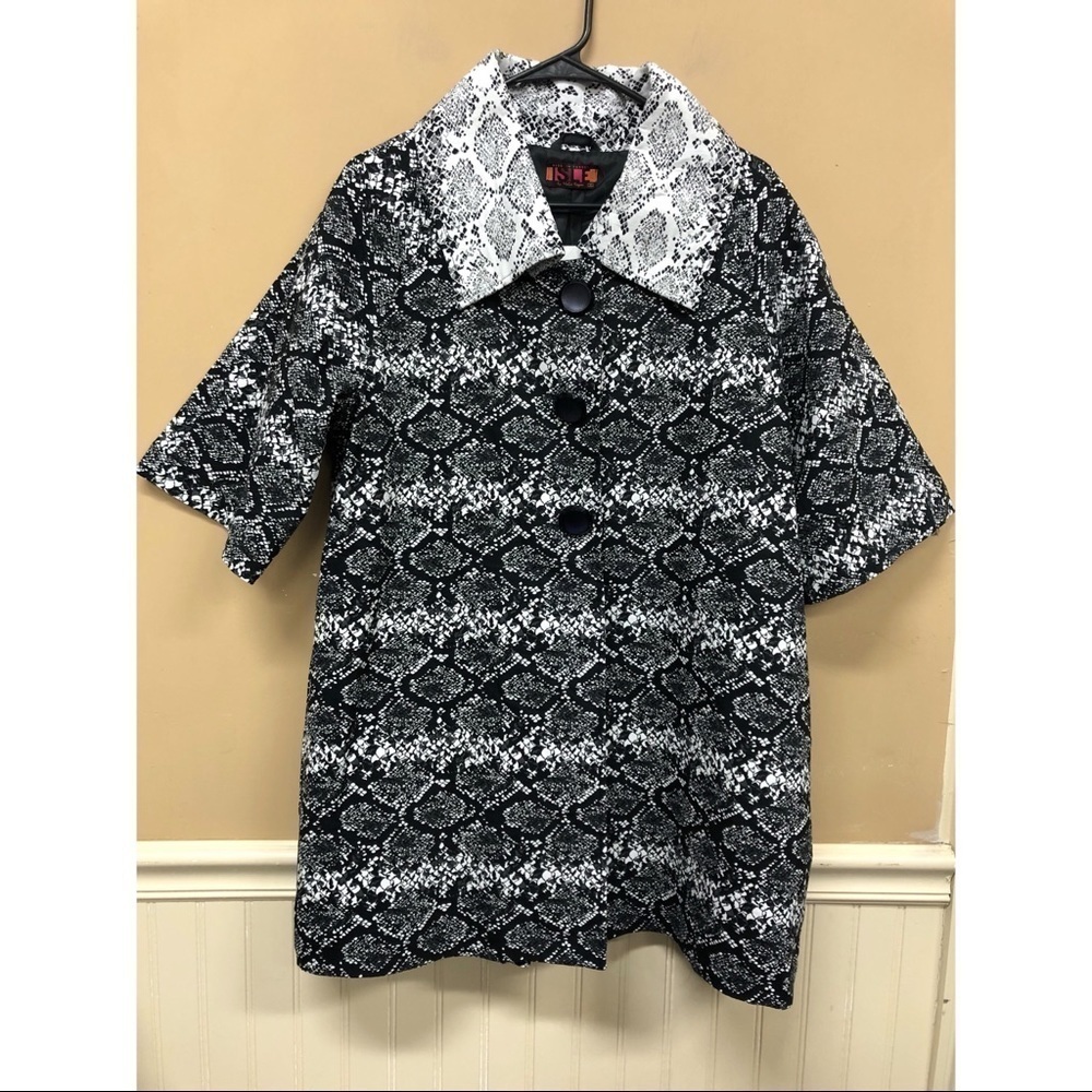 #26 NWT Isle by Melis Kozan NWT Women's Black White Snake Jacket Size Small